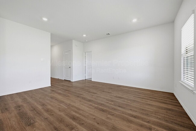 Foto del edificio - 3311 Brookstone Dr