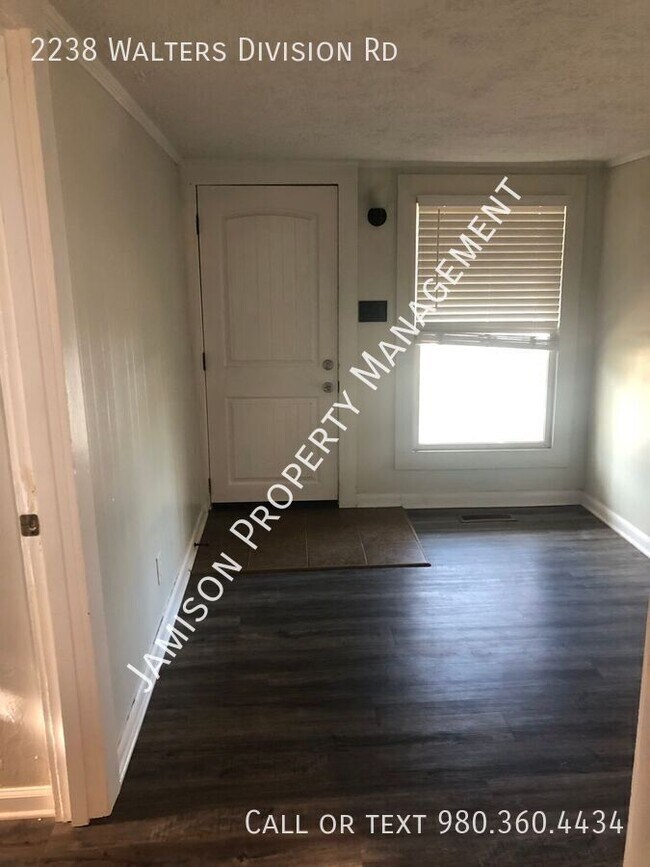 Foto del edificio - 2238 Walters Division Rd