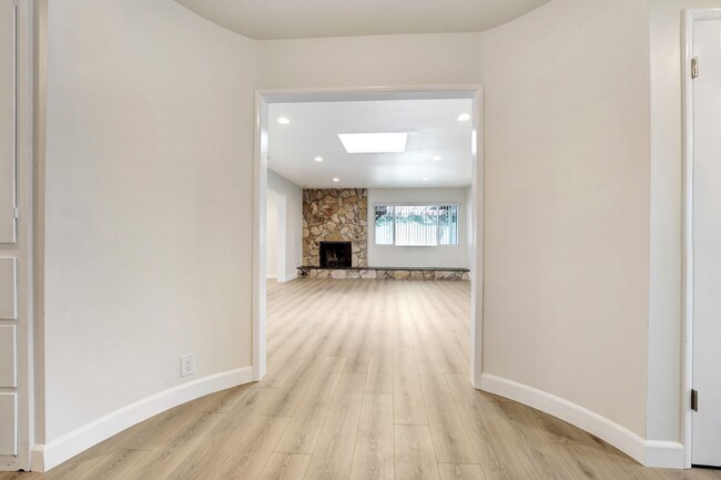 Foto del edificio - Beautifully rehabbed Highland Park Home!