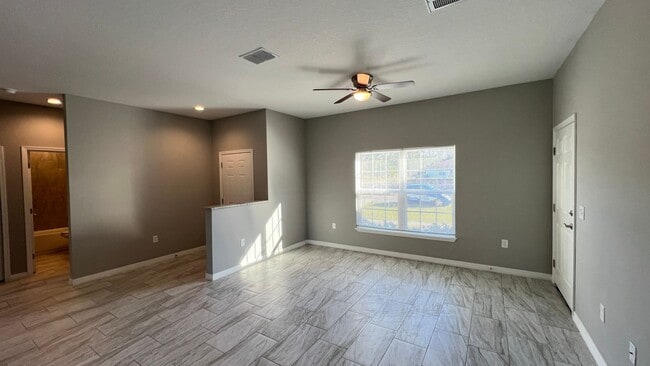 Building Photo - Incredible 3 Bedroom, 2 Bathroom Home in P...
