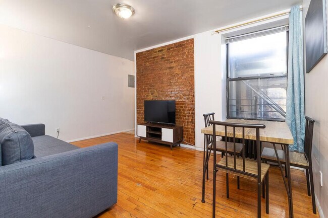 Foto del edificio - 1617 3rd Ave