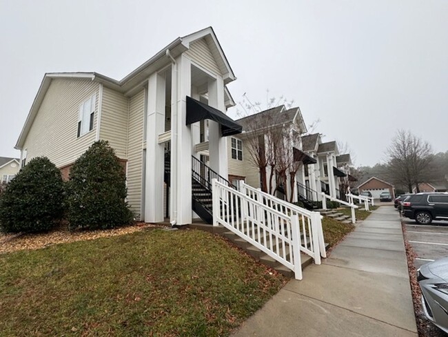 Available NOW! - Available NOW! Apartment
