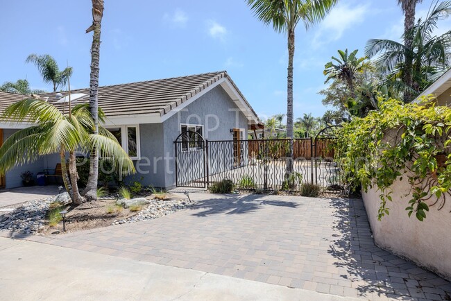 Building Photo - Stunning 4-Bedroom 4 bed / 3 bath / 2,344 ...