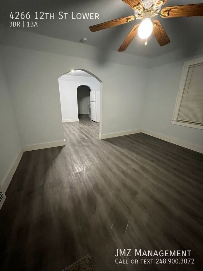 Foto del edificio - 4266 12th St