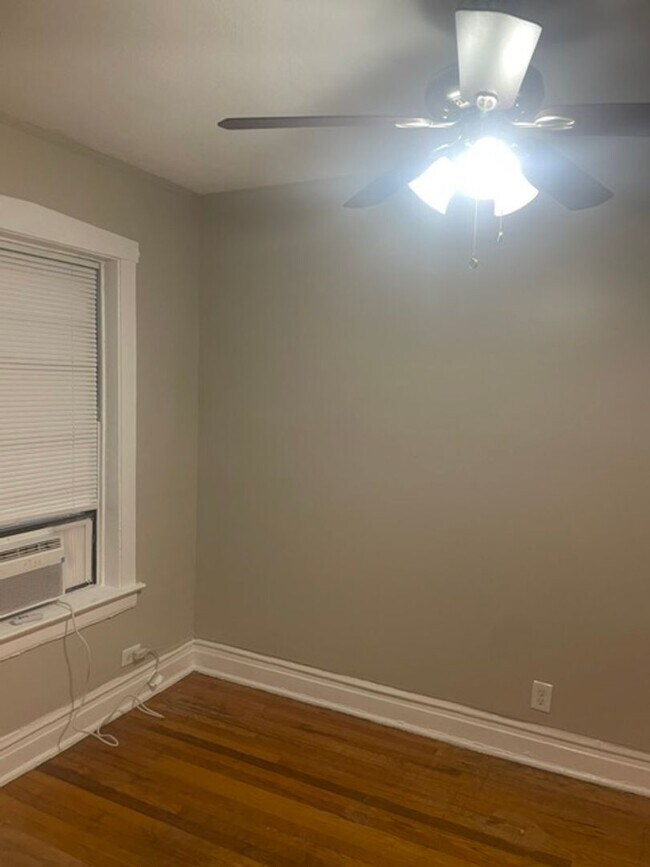 Foto del edificio - 1358 W Rosedale Ave