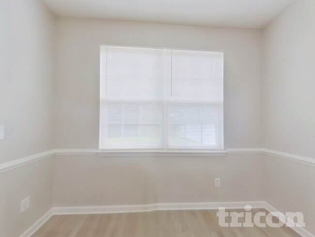 Foto del edificio - 9043 Sanders Creek Ct