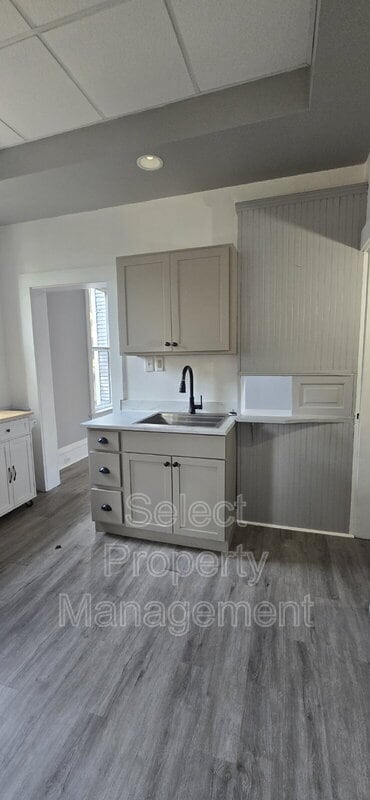 Building Photo - 223 W Woodland Ave