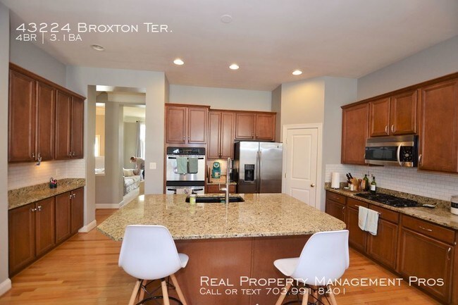 Building Photo - 43224 Broxton Terrace