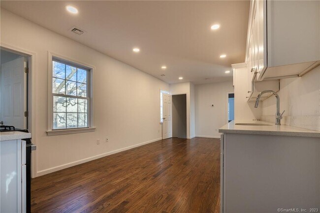 Foto del edificio - 340 Pleasantview Ave