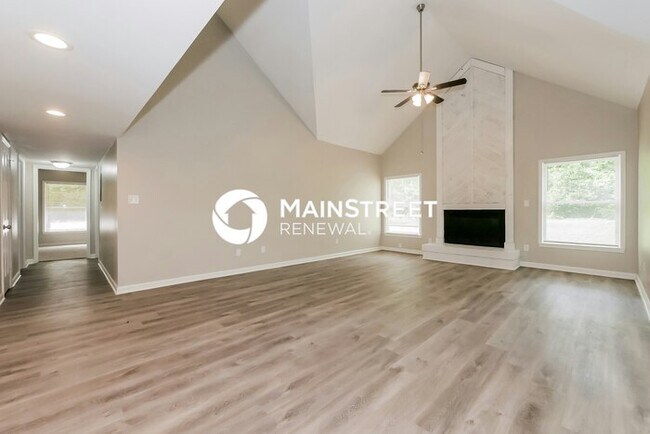 Building Photo - 4 Bedroom Pet-Friendly Home in MORROW, GA with Main Street Renewal