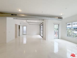 Foto del edificio - 212 Marine St