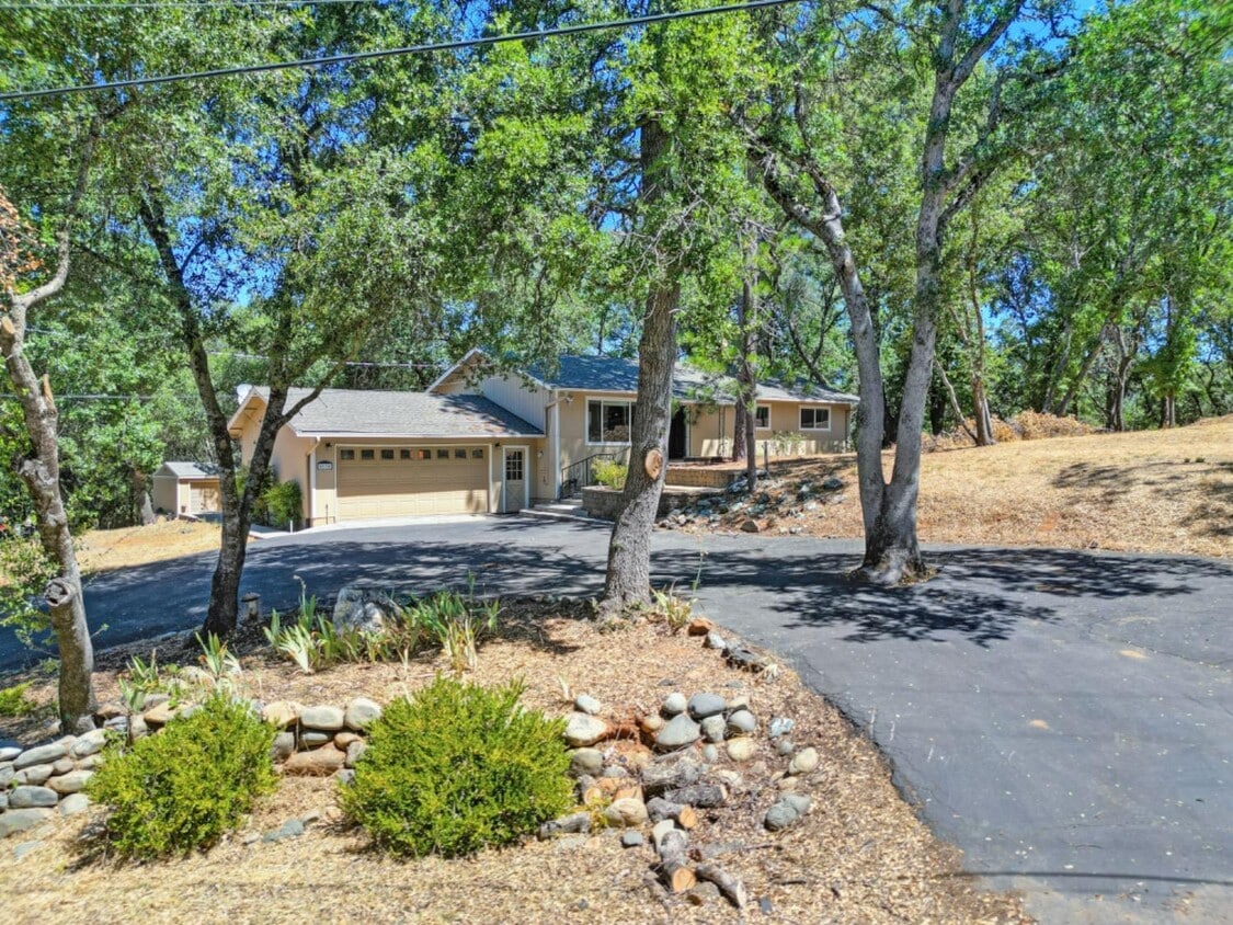 Primary Photo - 4175 Helen Ln