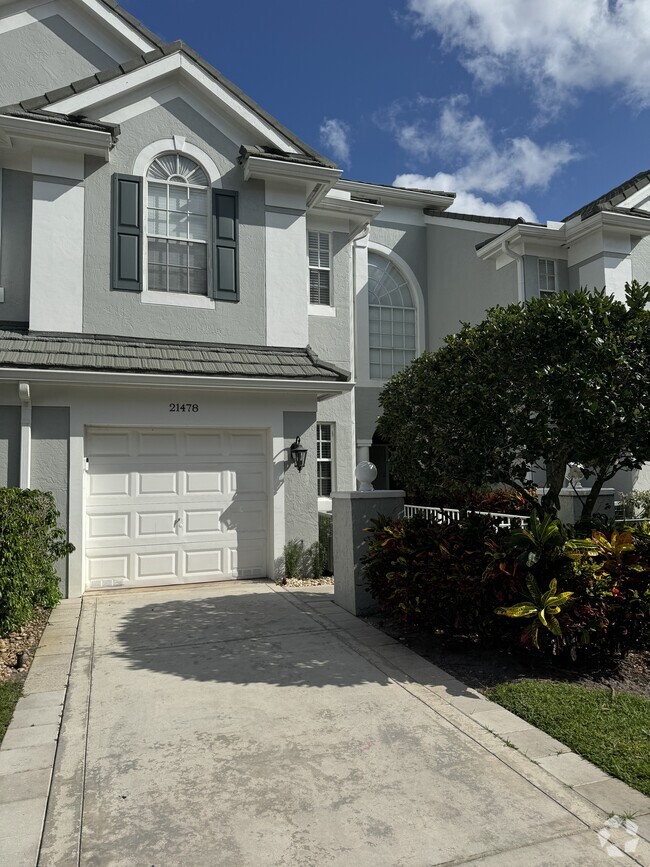 Town Swim and Racquet Club Apartments for Rent with Utilities Included