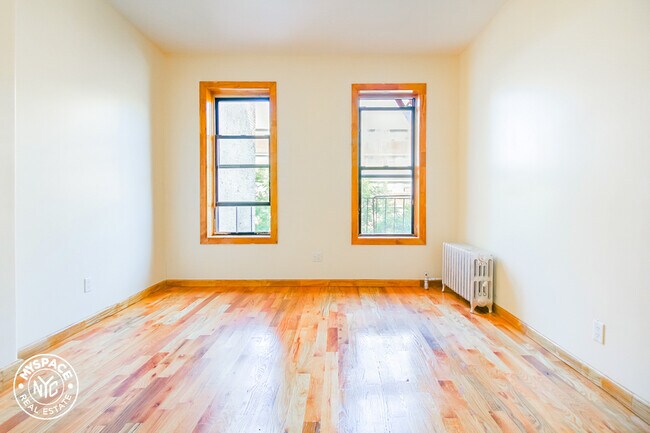 Building Photo - 126 Graham Ave