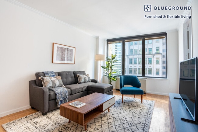 Building Photo - 150 E 57th St