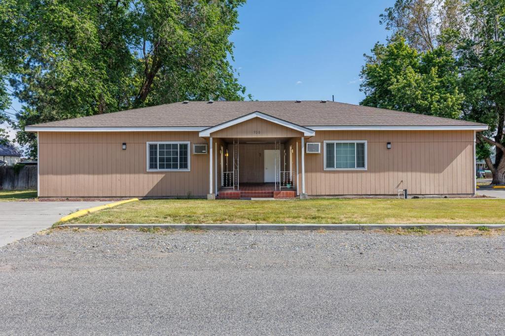 Primary Photo - 920 W Entiat Ave