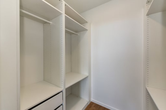 Building Photo - 2427 Binnen Ln