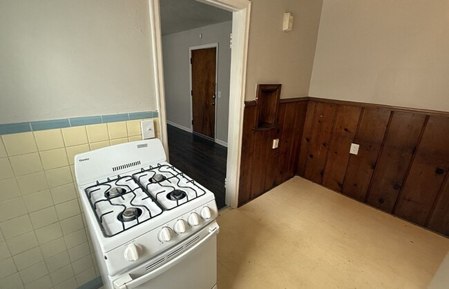 Building Photo - 3025 Clifton Ave