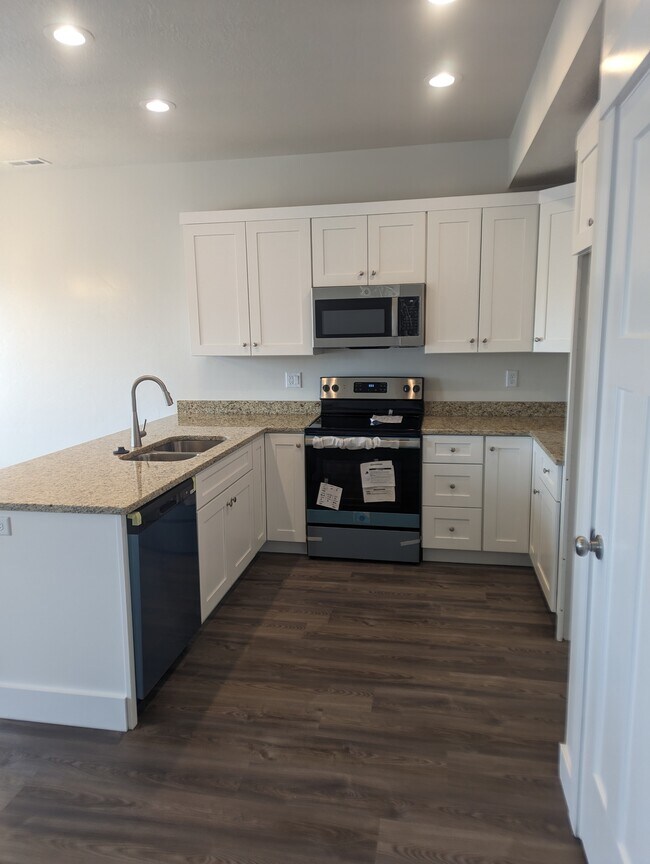 Foto del edificio - 96 W 425 N