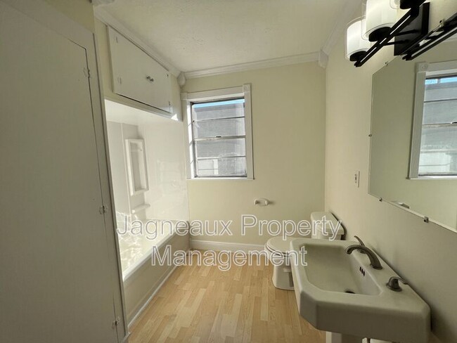 Foto del edificio - 315 E Thomas St