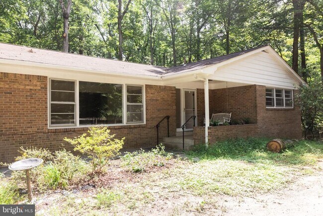 Foto del edificio - 2710 Hidden Valley Rd