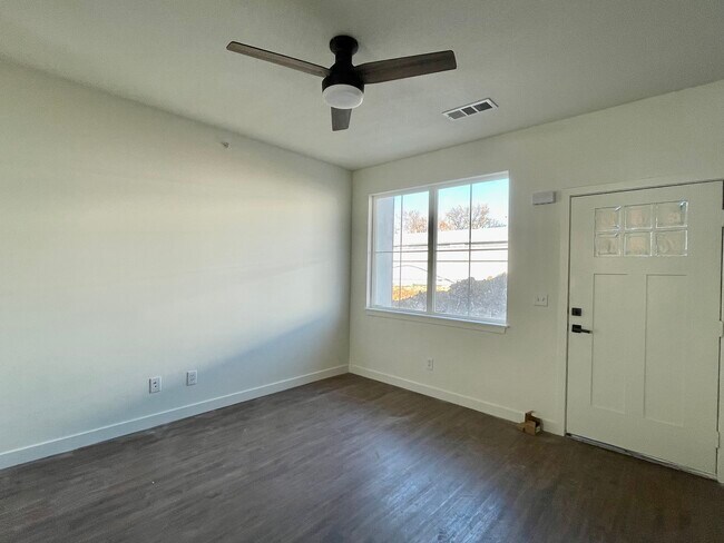 Foto del edificio - 4315 Holly St