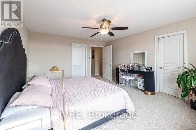 Photo du bâtiment - 112 Westbank Trail