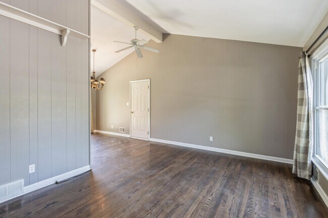 Foto del edificio - 7308 Larsen Ln