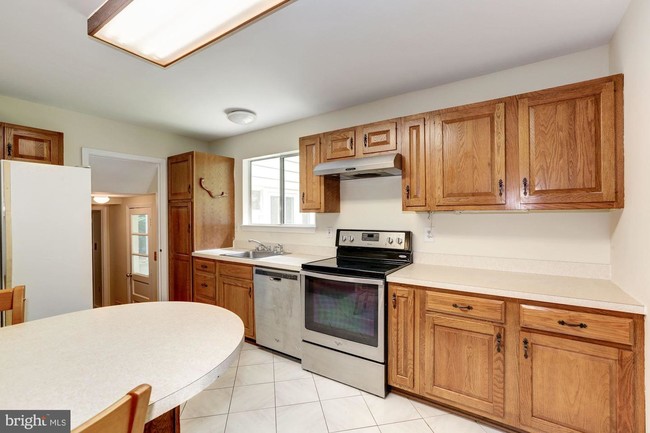 Building Photo - 7008 Wick Ln