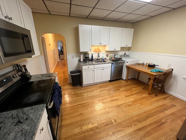 Foto del edificio - 29 Cameron Ave