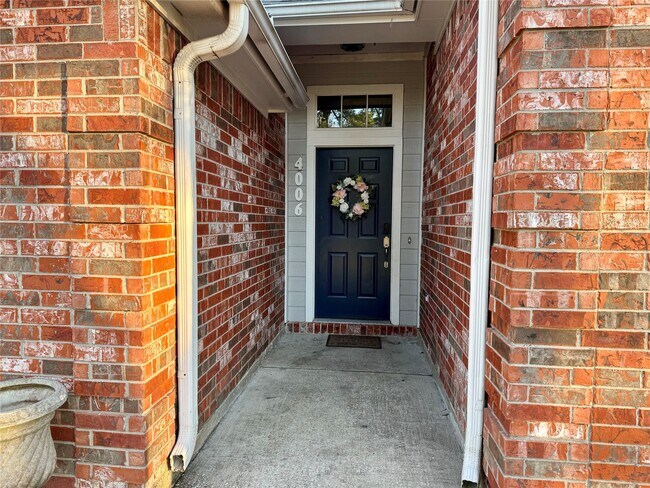 Foto del edificio - 4006 Hunnington Dr