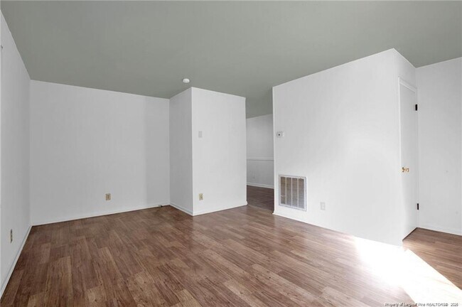 Building Photo - 417 Perth St