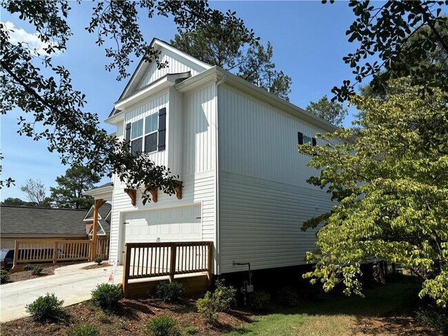 Building Photo - 15 Saddle Brook Dr
