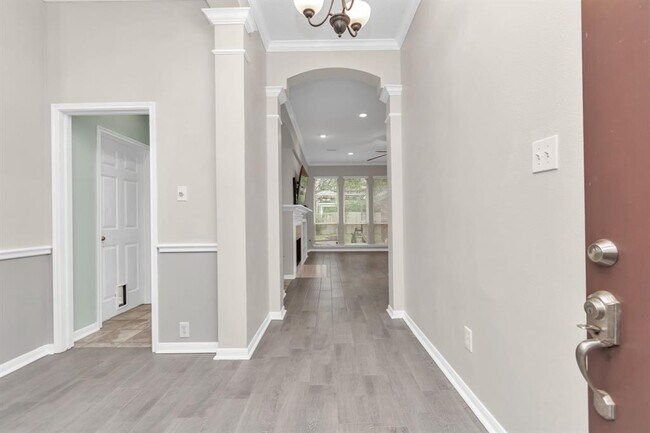 Foto del edificio - 1715 Parkview Ln