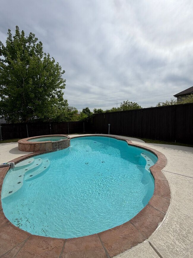 Building Photo - Updated Four Bedroom in Rowlett