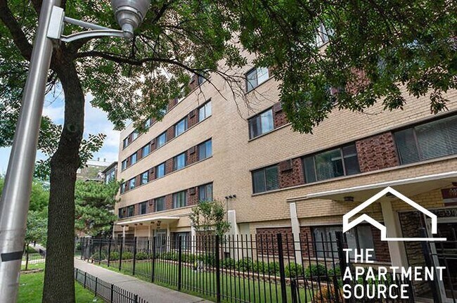 Foto del edificio - 5909 N Kenmore Ave