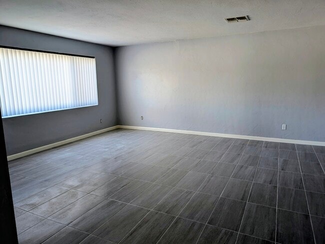 Foto del edificio - 2432 E Eastland St