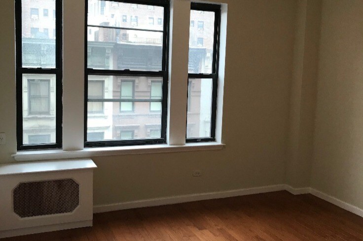 Primary Photo - 115 W 70th St
