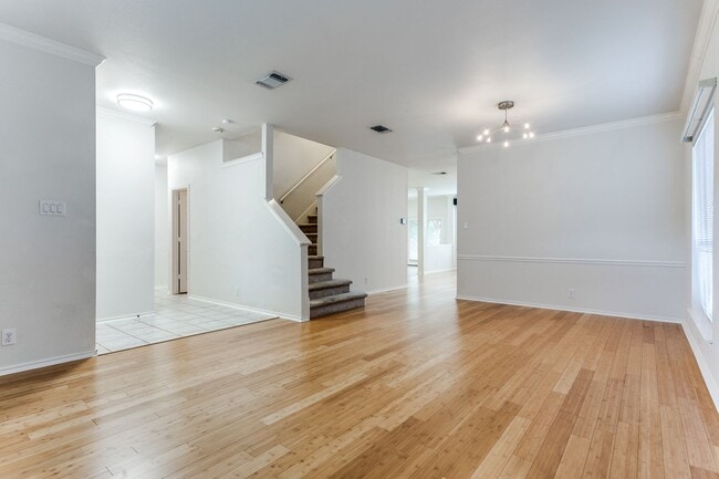 Foto del edificio - 4-BEDROOM IN PRESTON HOLLOW