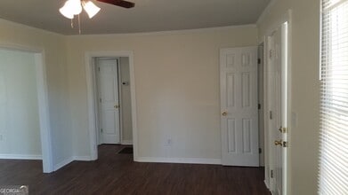 Building Photo - 704 Fred's Ln