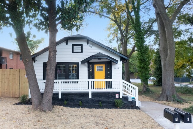 Photo - 983 Washington St SW House