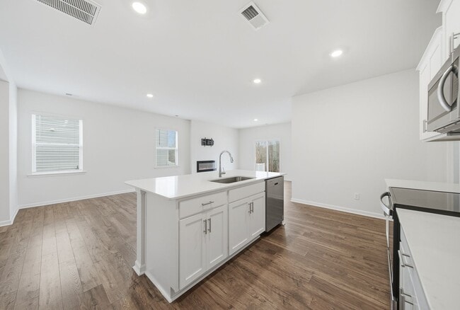 Building Photo - Spacious 5-Bedroom Home for Rent in The Falls – Modern, Comfortable, and Move-In Ready