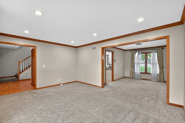 Building Photo - 1163 Shoreline Dr