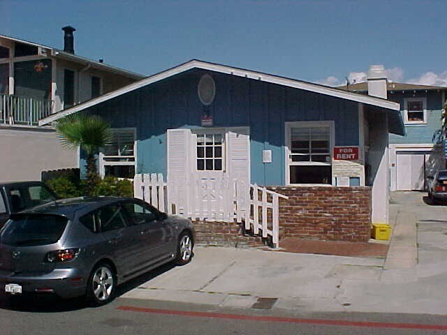 Original 1920's Preserved Cottage - 1126 Loma Dr
