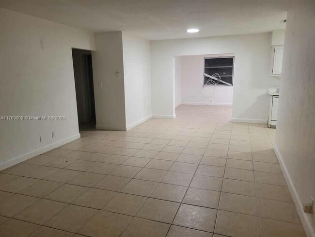 Foto del edificio - 7007 NW 99th Ave