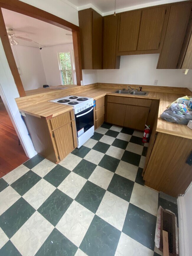 Building Photo - Beautiful Studio Style Single Family Home ...