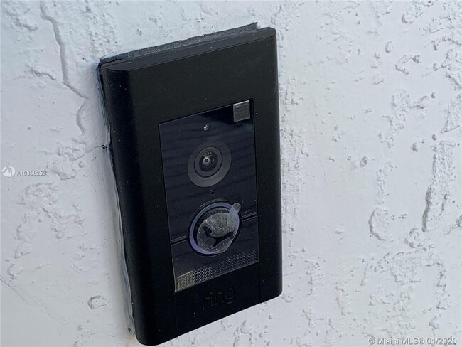 Building Photo - 330 NE 208th St