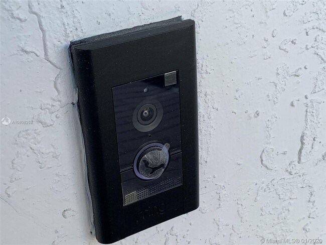 Foto del edificio - 330 NE 208th St