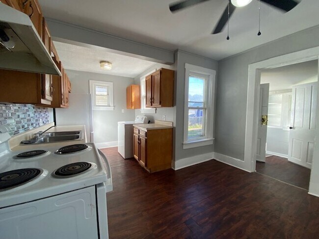 Foto del edificio - 1-198 1/2 E High St