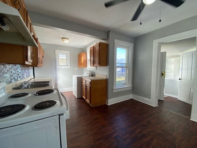 Building Photo - 1-198 1/2 E High St